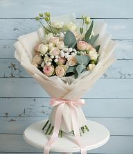 Букет цветов из:  Розы и Лизиантусы в Каменке Воронежской области