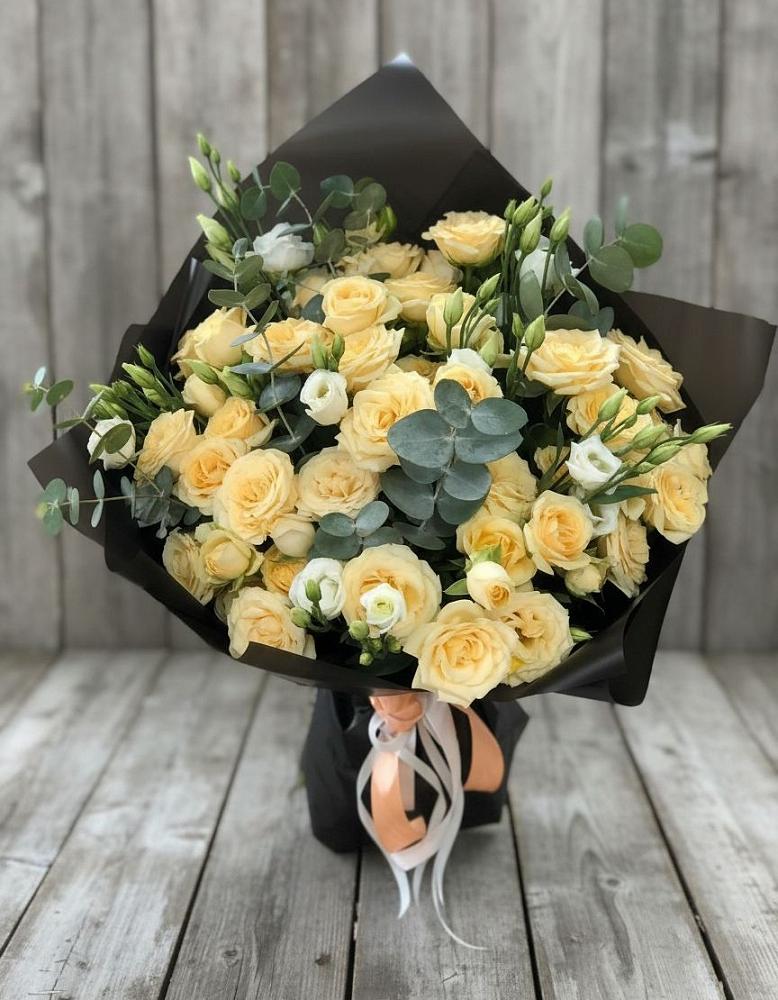 Букет цветов из: Розы и Лизиантусы в Каменке Воронежской области