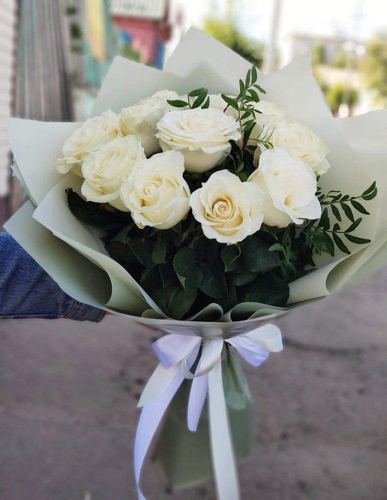 Букет Белые розы Проуд в Каменке Воронежской области
