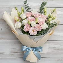 Букет цветов из:  Лизиантусы в Каменке Воронежской области
