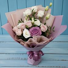 Букет цветов из:  Розы и Лизиантусы в Каменке Воронежской области