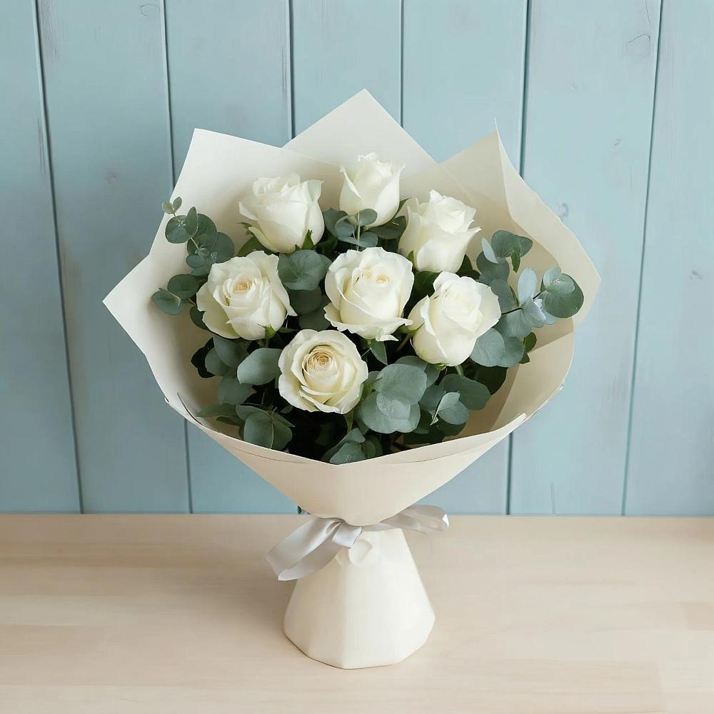 Букет Белые розы в Эвкалипте в Каменке Воронежской области