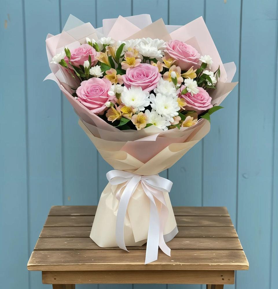 Букет цветов из: Гвоздики, Орхидеи и Розы в Каменке Воронежской области