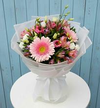 Букет цветов из:  Герберы, Альстромерии и Лизиантусы в Каменке Воронежской области