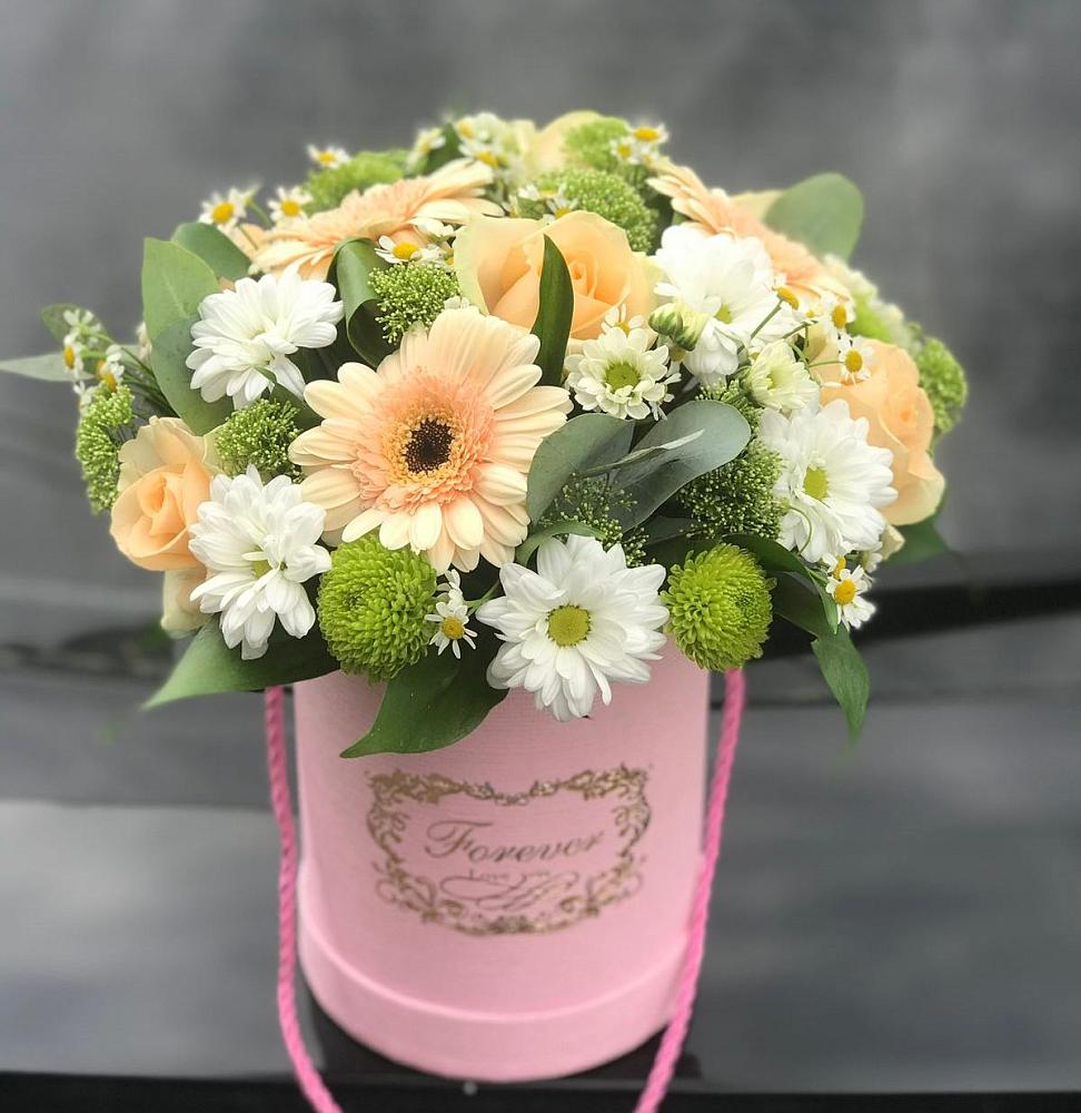 Цветочная композиция из Розы, Герберы и Хризантемы в шляпной коробке в Каменке Воронежской области