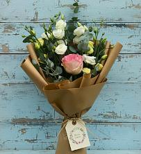 Букет цветов из:  Розы и Лизиантусы в Каменке Воронежской области