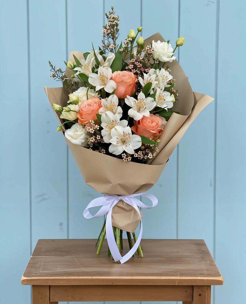 Букет цветов из: Альстромерии, Лизиантусы, Розы и Хризантемы в Каменке Воронежской области